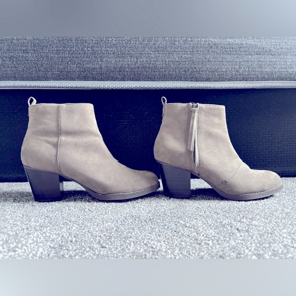 Old Navy Shoes - Old Navy Mid Boots With Heel/ Taupe/Sz. (8)